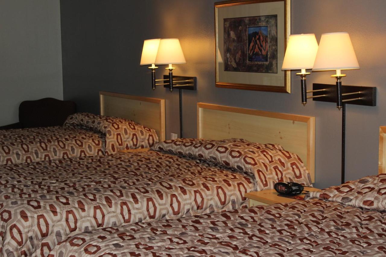 Moose Creek Lodge & Suites โคดี ภายนอก รูปภาพ
