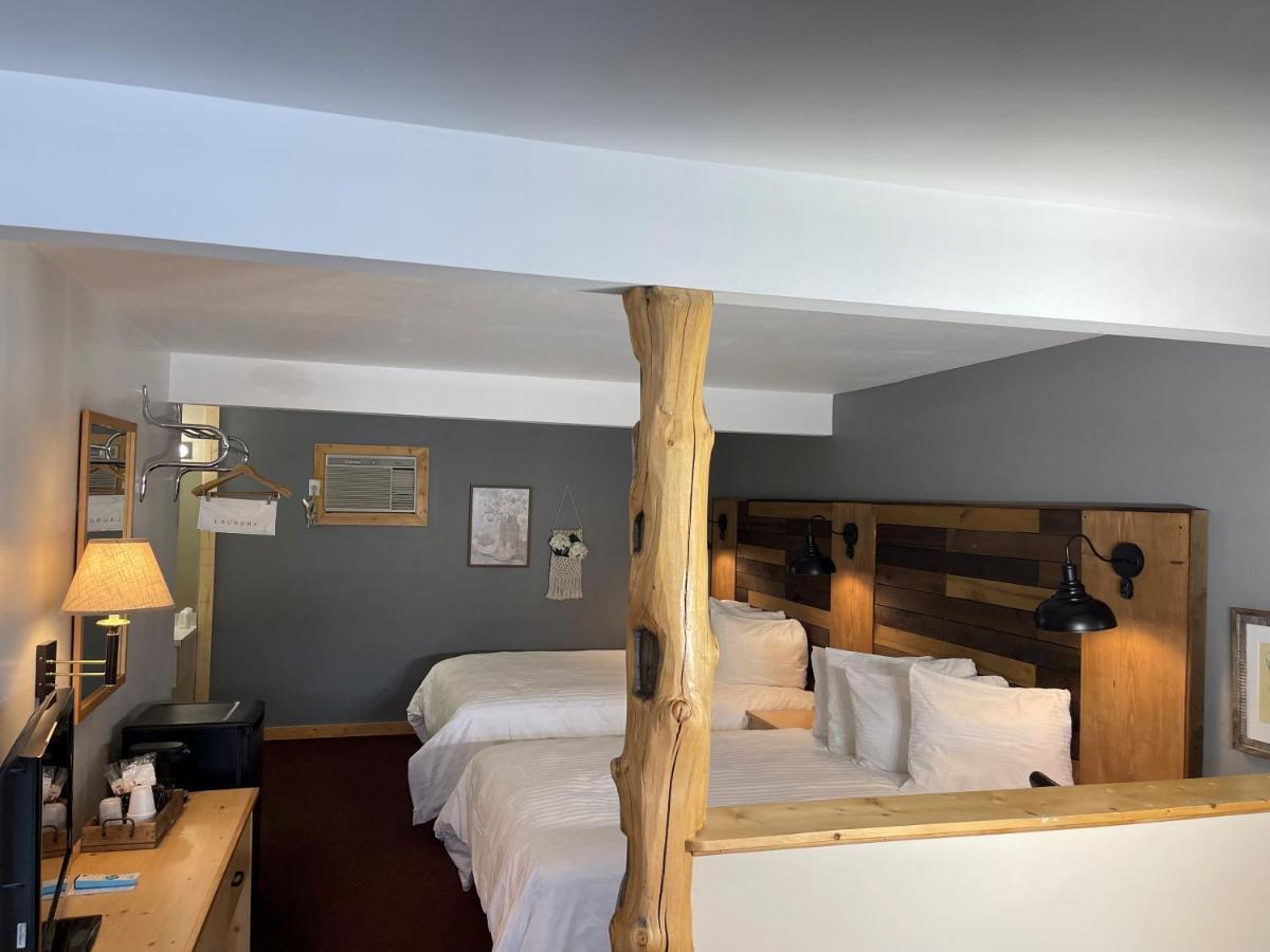 Moose Creek Lodge & Suites โคดี ภายนอก รูปภาพ