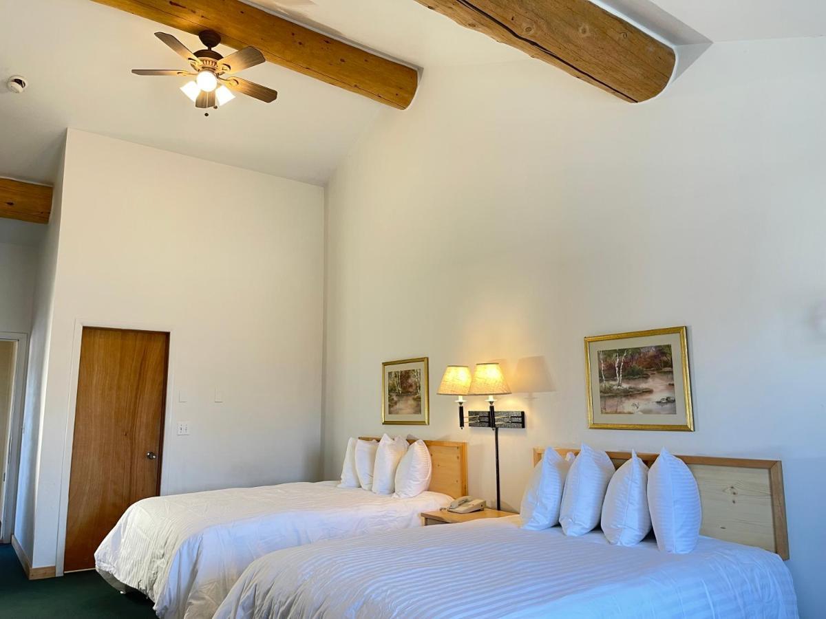 Moose Creek Lodge & Suites โคดี ภายนอก รูปภาพ