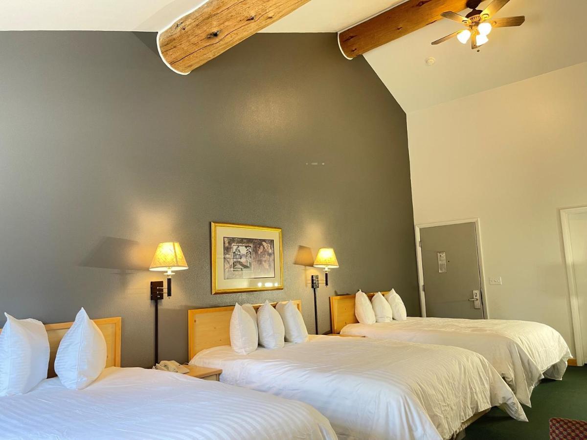 Moose Creek Lodge & Suites โคดี ภายนอก รูปภาพ