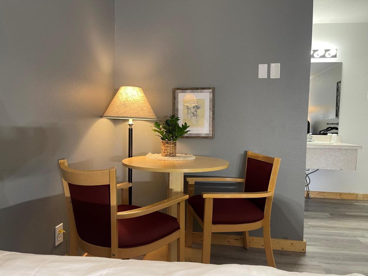 Moose Creek Lodge & Suites โคดี ภายนอก รูปภาพ