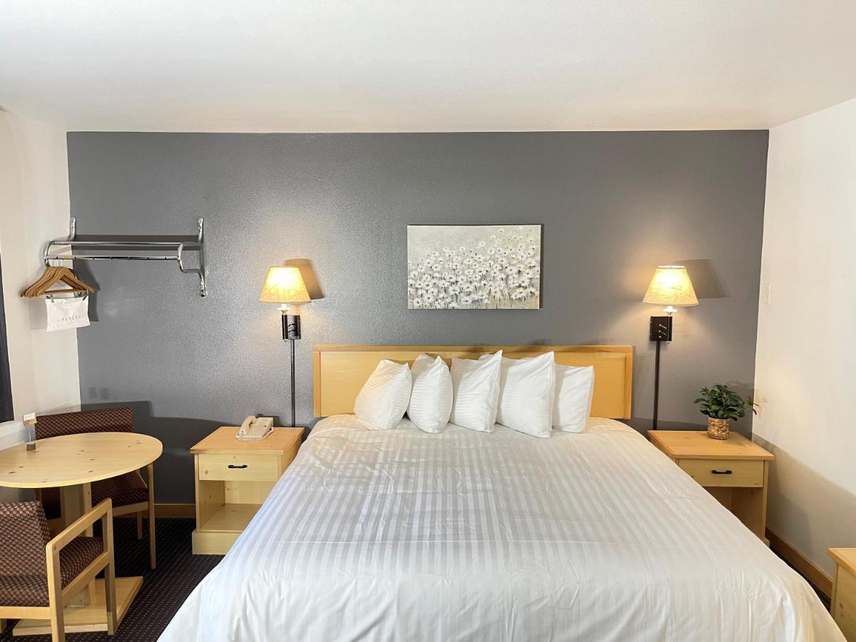 Moose Creek Lodge & Suites โคดี ภายนอก รูปภาพ