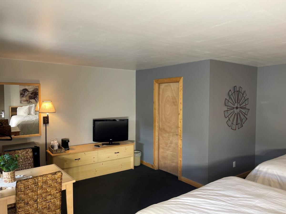 Moose Creek Lodge & Suites โคดี ภายนอก รูปภาพ
