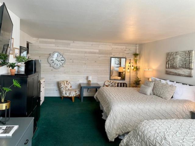 Moose Creek Lodge & Suites โคดี ห้อง รูปภาพ