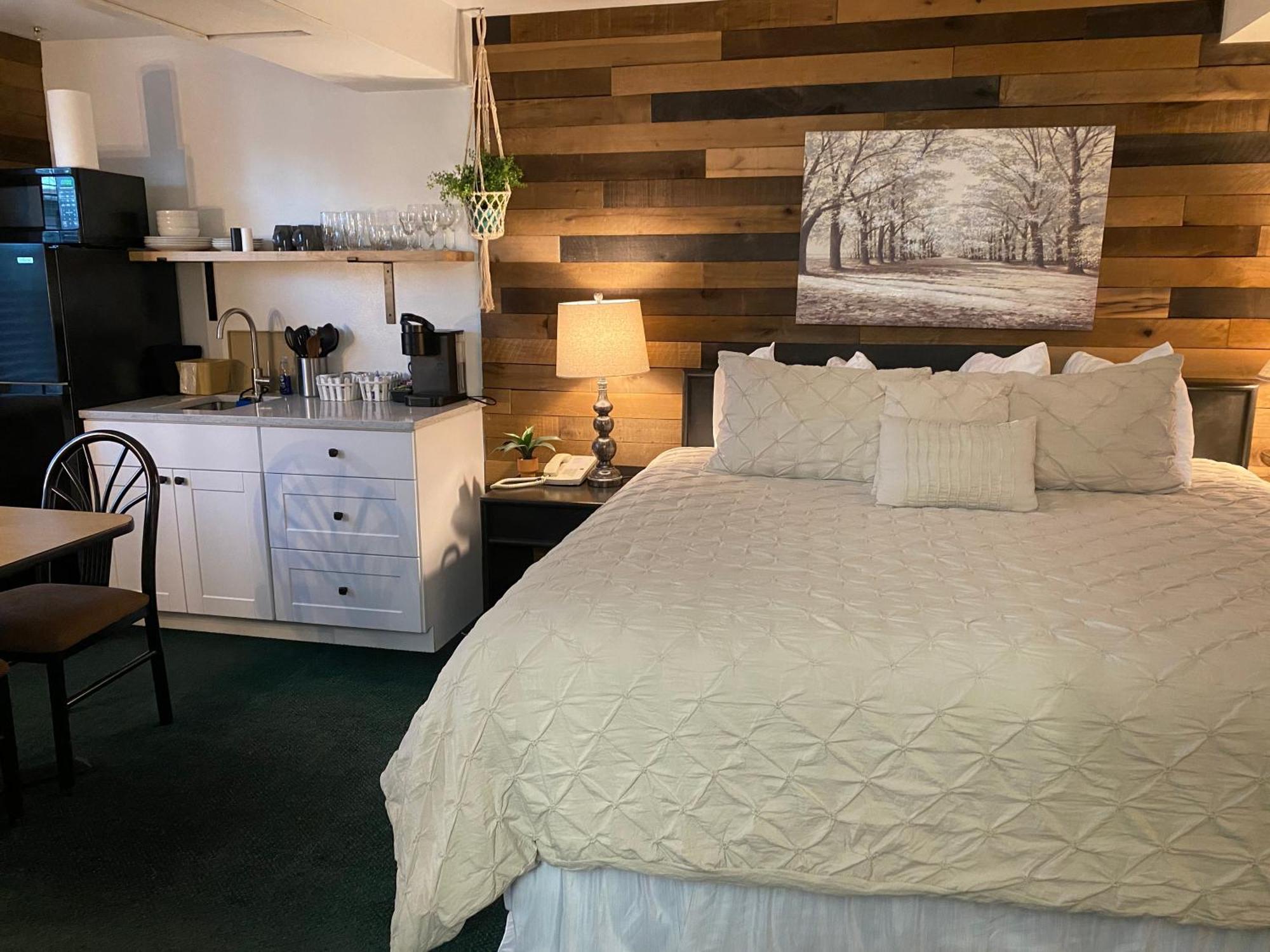 Moose Creek Lodge & Suites โคดี ห้อง รูปภาพ
